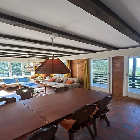 Chalet In With Mountain Views *