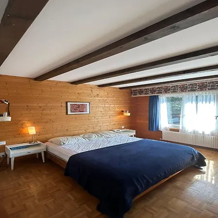 Chalet In With Mountain Views