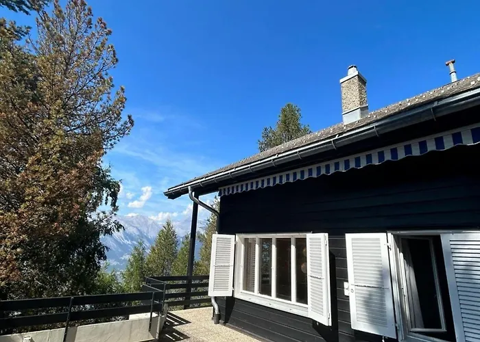 Chalet In With Mountain Views