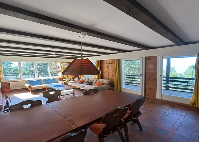 Chalet In With Mountain Views *