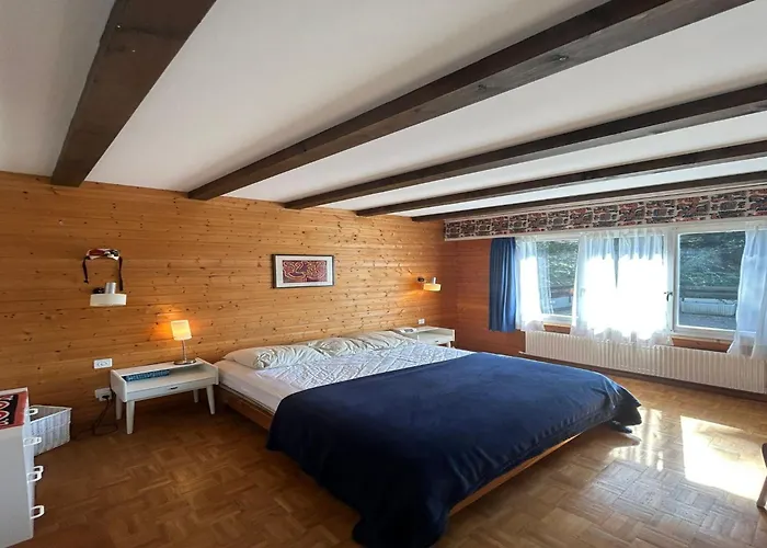 Chalet In With Mountain Views